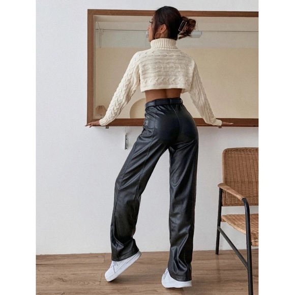 High Neck Cable Knit Crop Sweater 🐻 - Picture 4 of 7